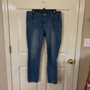 DONATING 12/5 Light Wash Skinny Jeans